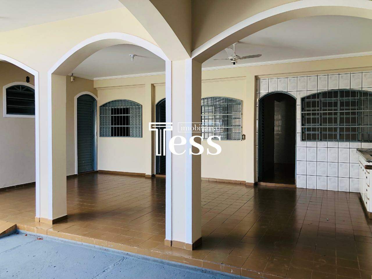 Casa com 2 quartos para aluguel, 70m² — foto 2 de 24