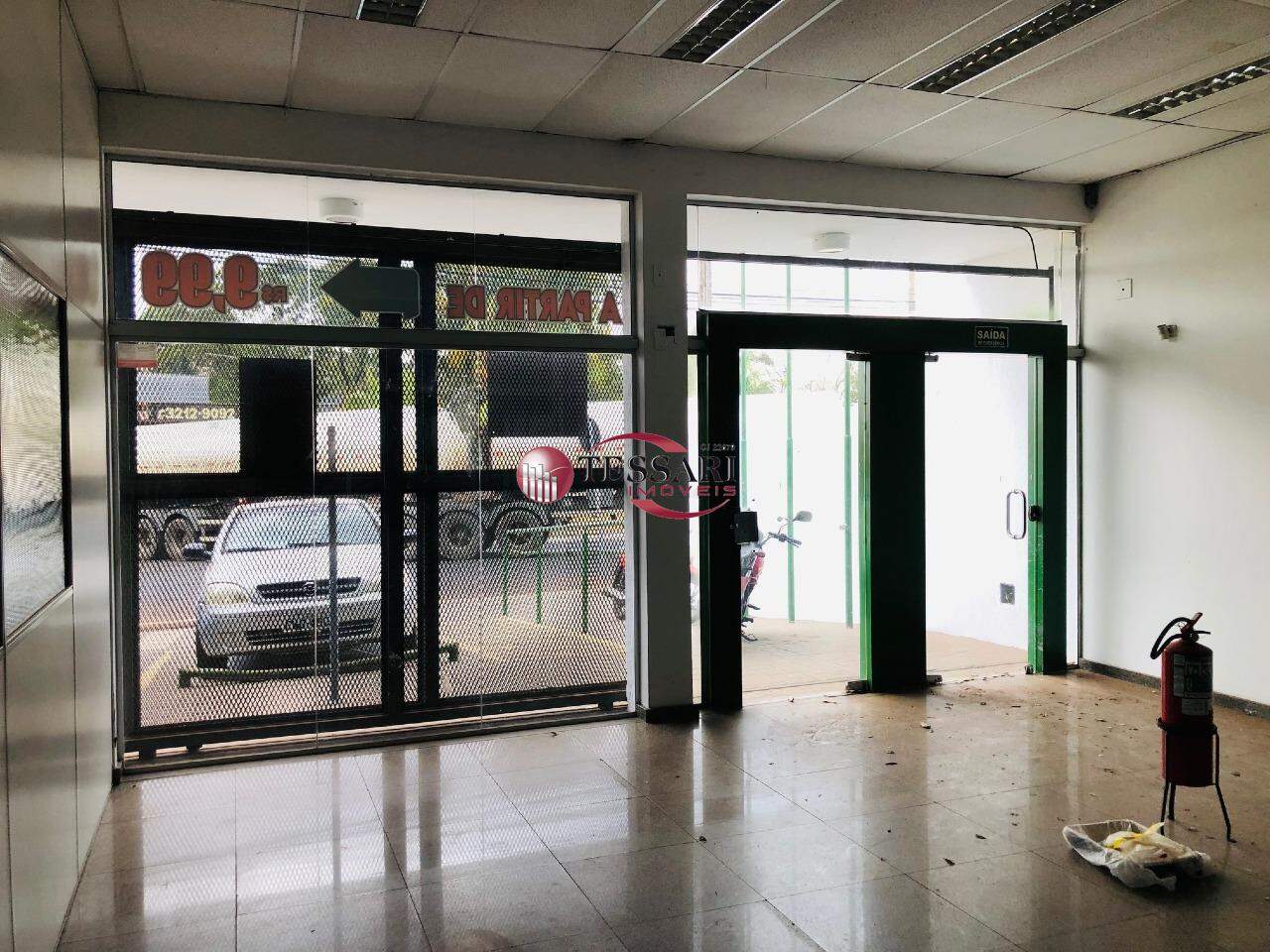 Loja / Salão / Ponto Comercial com 3 quartos para aluguel, 238m² — foto 2 de 9