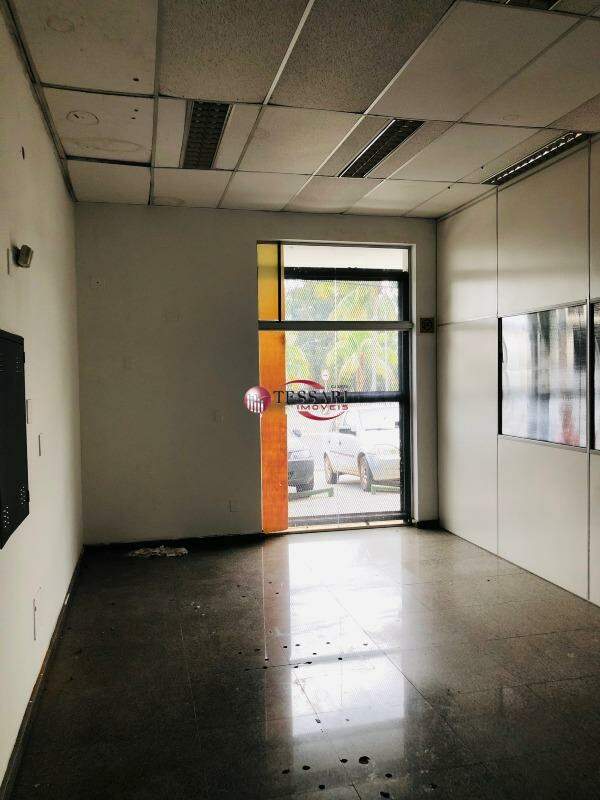 Loja / Salão / Ponto Comercial com 3 quartos para aluguel, 238m² — foto 8 de 9
