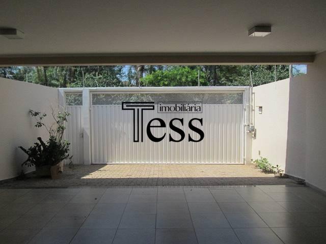 Casa com 4 quartos para aluguel, 300m² — foto 2 de 29