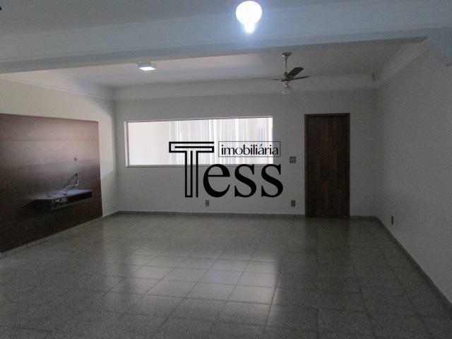 Casa com 4 quartos para aluguel, 300m² — foto 3 de 29