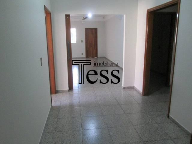 Casa com 4 quartos para aluguel, 300m² — foto 6 de 29
