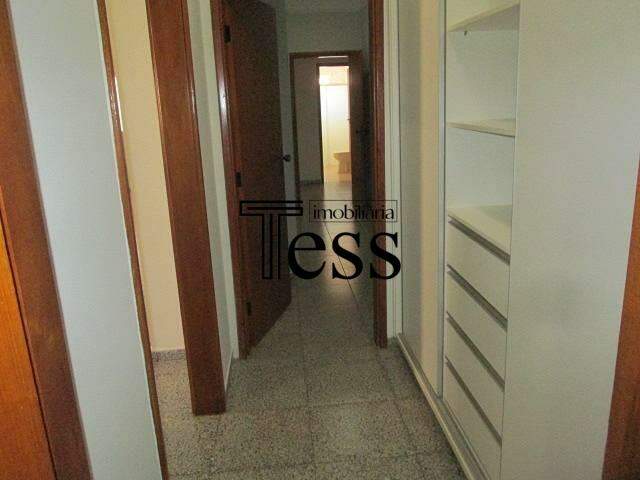 Casa com 4 quartos para aluguel, 300m² — foto 13 de 29