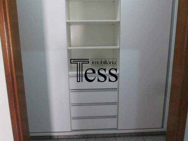 Casa com 4 quartos para aluguel, 300m² — foto 14 de 29