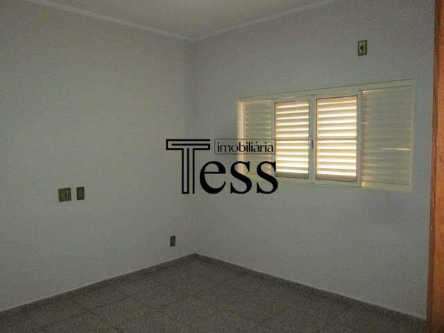 Casa com 4 quartos para aluguel, 300m² — foto 16 de 29