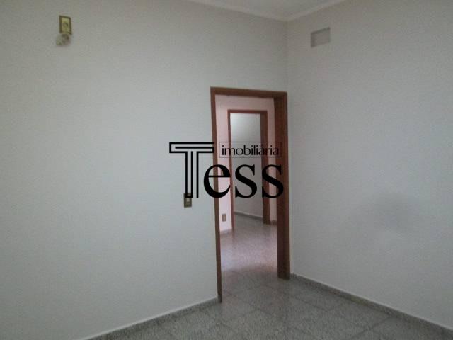 Casa com 4 quartos para aluguel, 300m² — foto 17 de 29