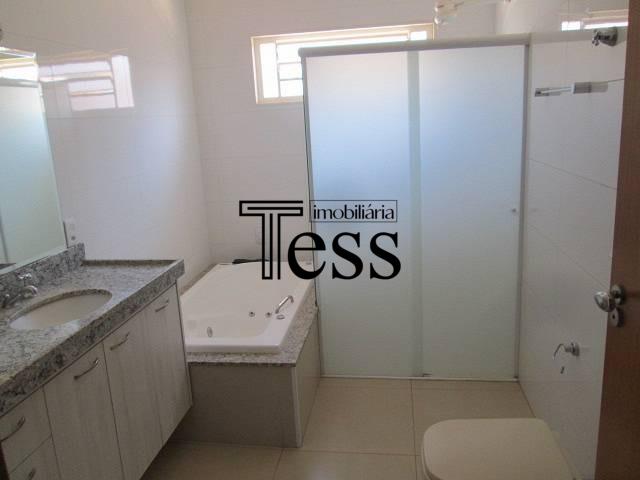 Casa com 4 quartos para aluguel, 300m² — foto 20 de 29