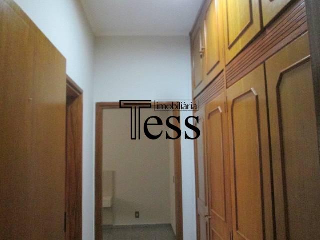 Casa com 4 quartos para aluguel, 300m² — foto 19 de 29