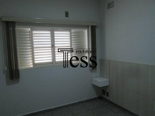 Casa com 4 quartos para aluguel, 300m² — foto 21 de 29