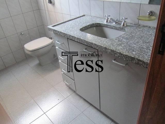 Casa com 4 quartos para aluguel, 300m² — foto 24 de 29