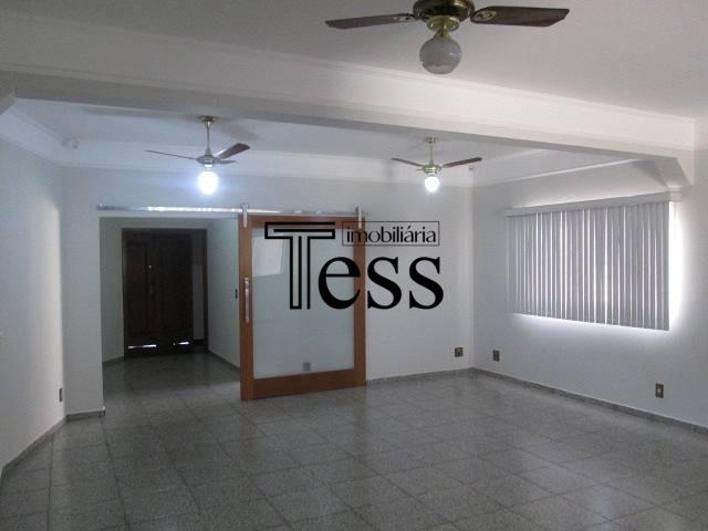 Casa com 4 quartos para aluguel, 300m² — foto 4 de 29