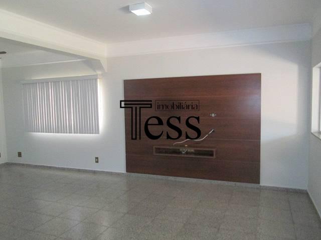 Casa com 4 quartos para aluguel, 300m² — foto 5 de 29