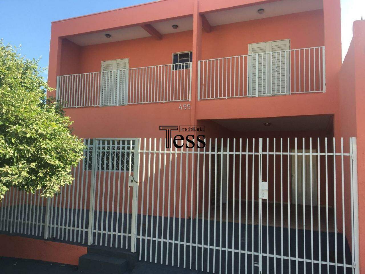 Casa com 4 quartos para aluguel, 220m² — foto 1 de 28