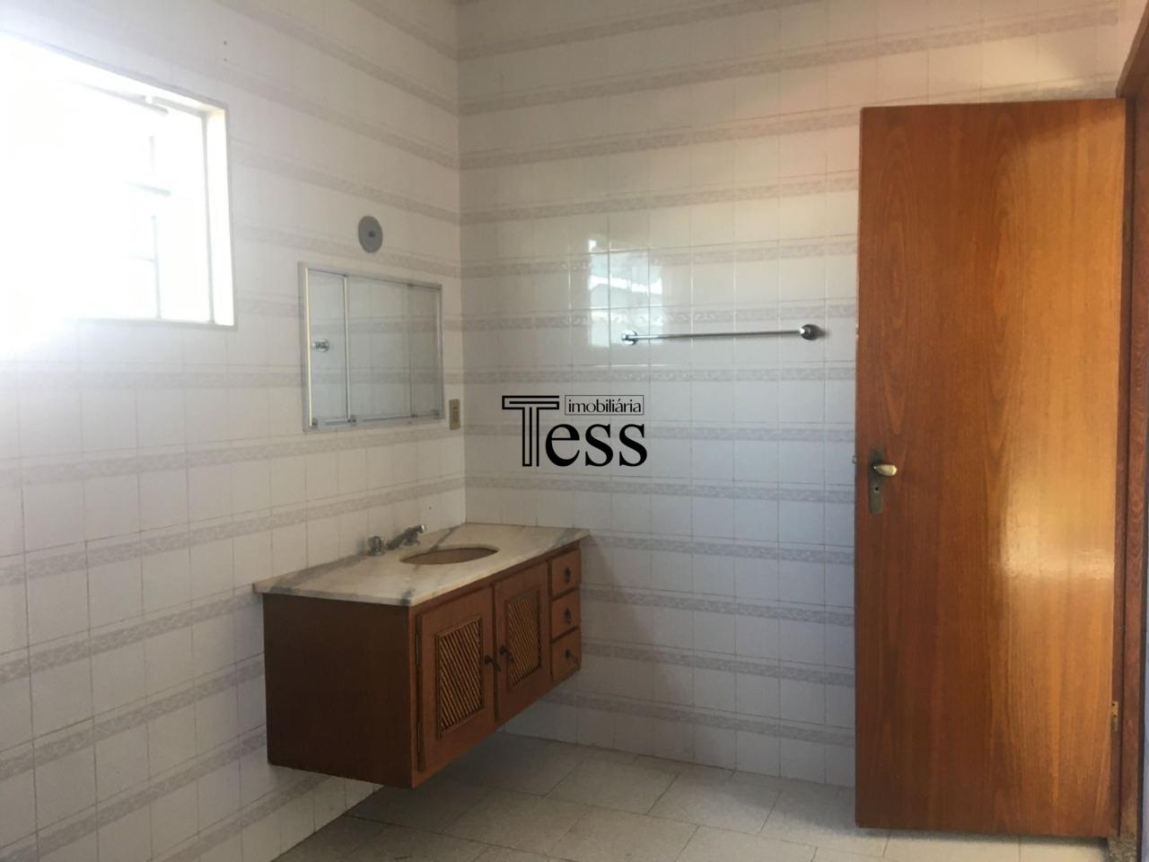 Casa com 4 quartos para aluguel, 220m² — foto 12 de 28