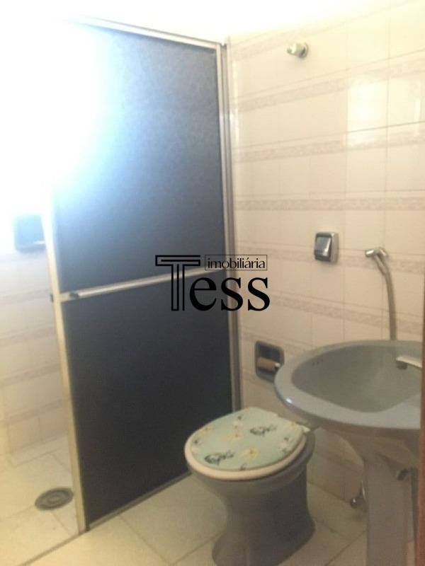 Casa com 4 quartos para aluguel, 220m² — foto 17 de 28