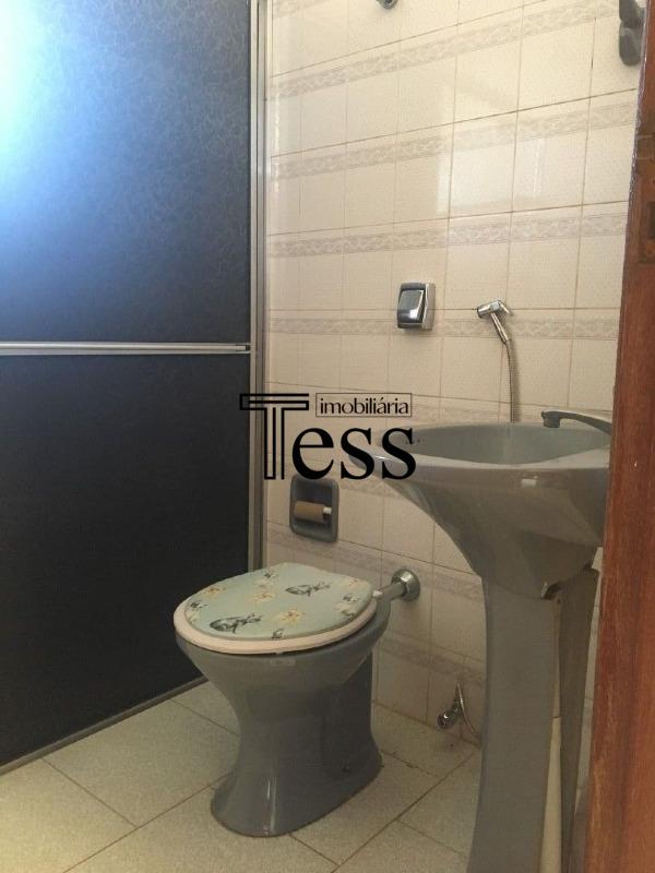 Casa com 4 quartos para aluguel, 220m² — foto 14 de 28