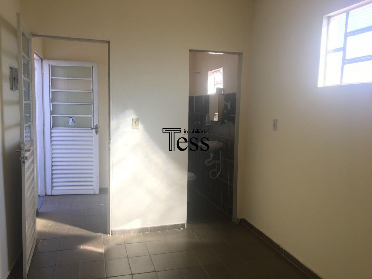 Casa com 4 quartos para aluguel, 220m² — foto 22 de 28