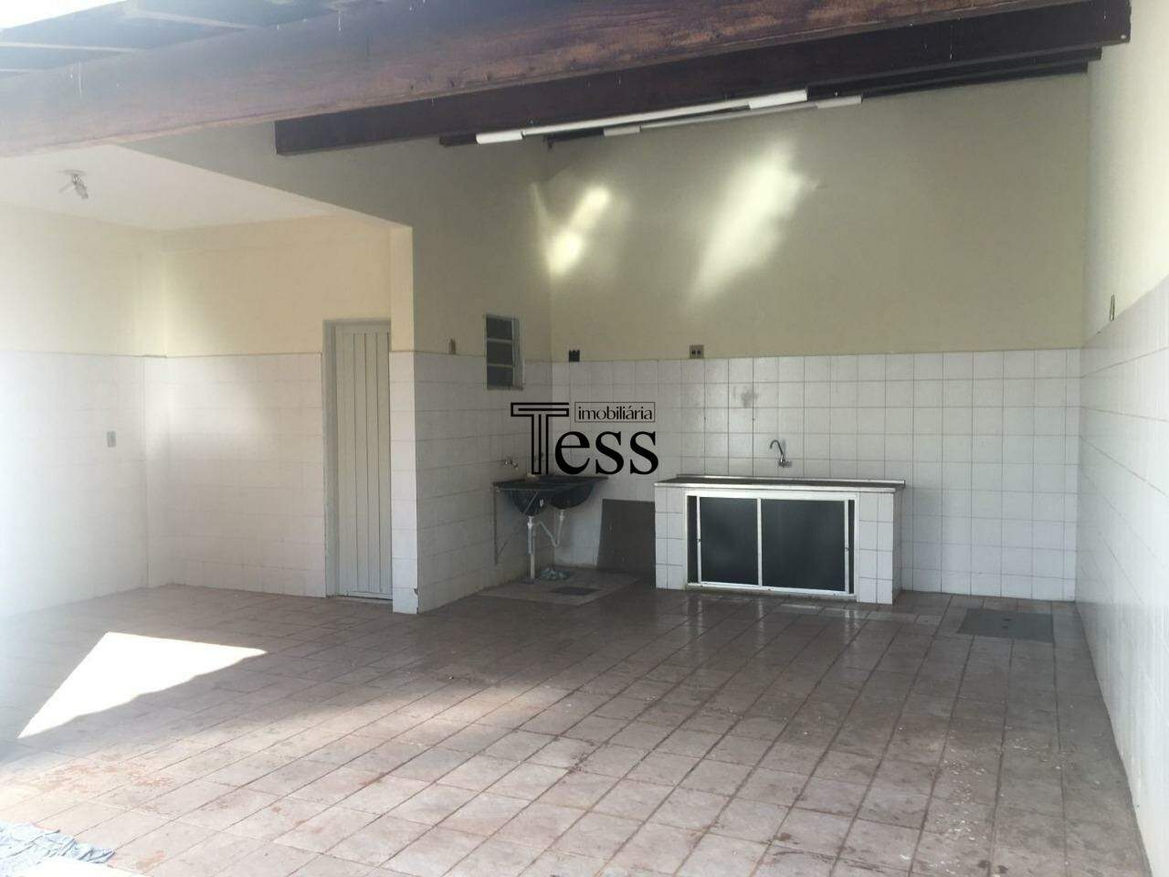 Casa com 4 quartos para aluguel, 220m² — foto 23 de 28