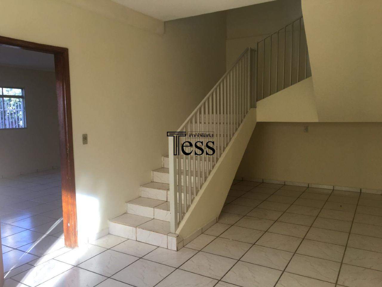 Casa com 4 quartos para aluguel, 220m² — foto 8 de 28