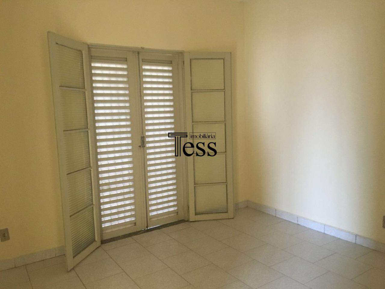 Casa com 4 quartos para aluguel, 220m² — foto 10 de 28