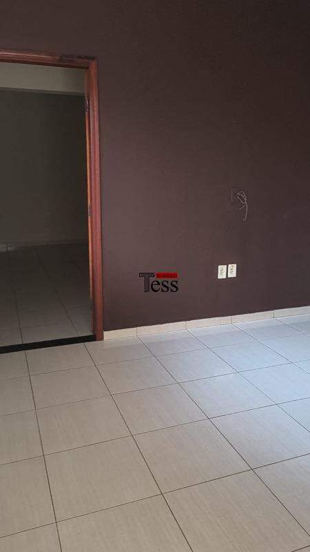 Casa com 3 quartos para aluguel, 200m² — foto 2 de 20