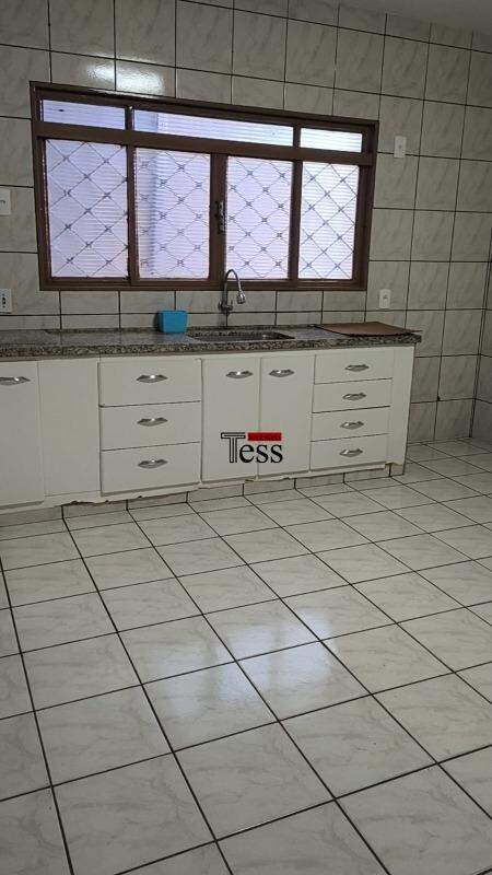Casa com 3 quartos para aluguel, 200m² — foto 15 de 20