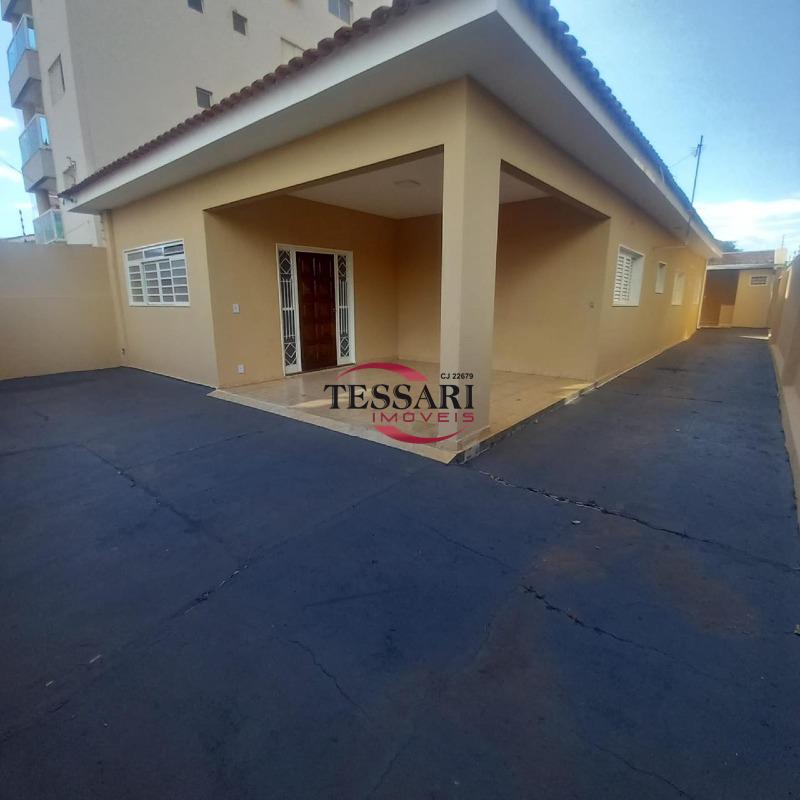 Casa com 4 quartos para aluguel, 120m² — foto 2 de 19