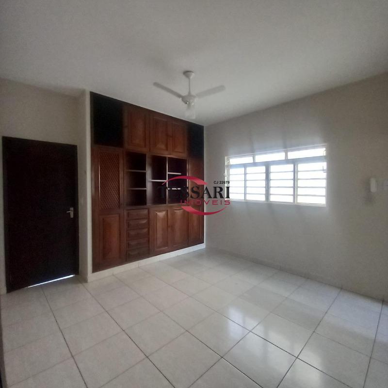 Casa com 4 quartos para aluguel, 120m² — foto 4 de 19