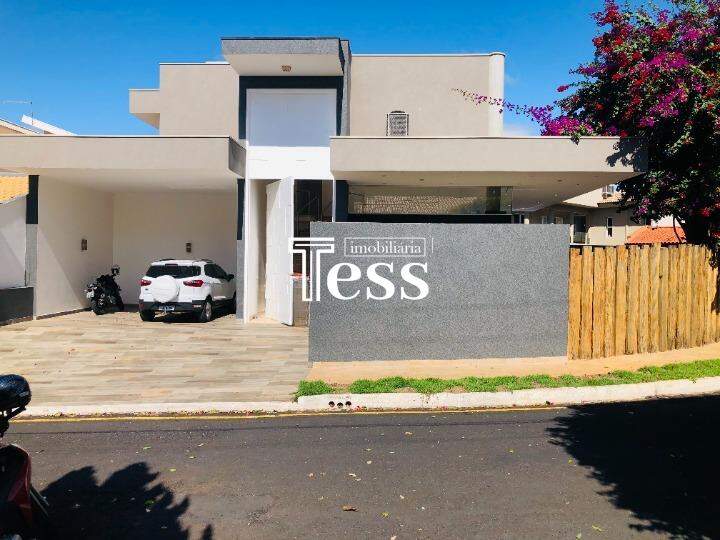 Casa de Condomínio com 4 quartos para aluguel, 362m² — foto 1 de 30