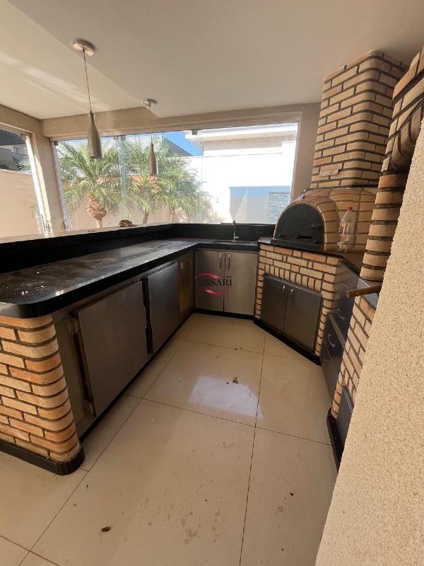 Casa de Condomínio com 3 quartos para aluguel, 220m² — foto 28 de 30