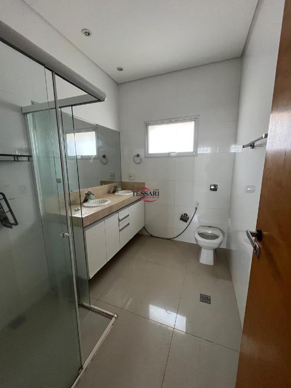 Casa de Condomínio com 3 quartos para aluguel, 220m² — foto 8 de 30