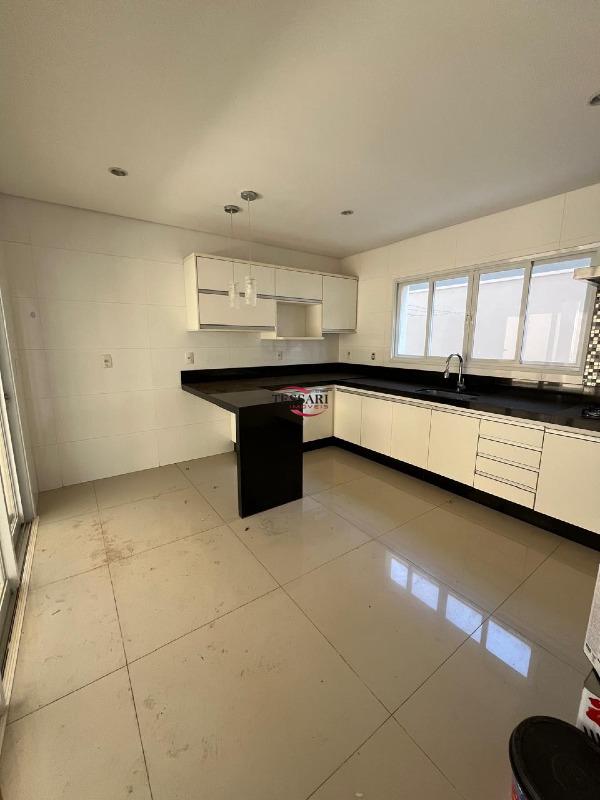 Casa de Condomínio com 3 quartos para aluguel, 220m² — foto 23 de 30