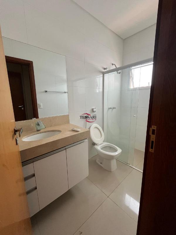 Casa de Condomínio com 3 quartos para aluguel, 220m² — foto 16 de 30