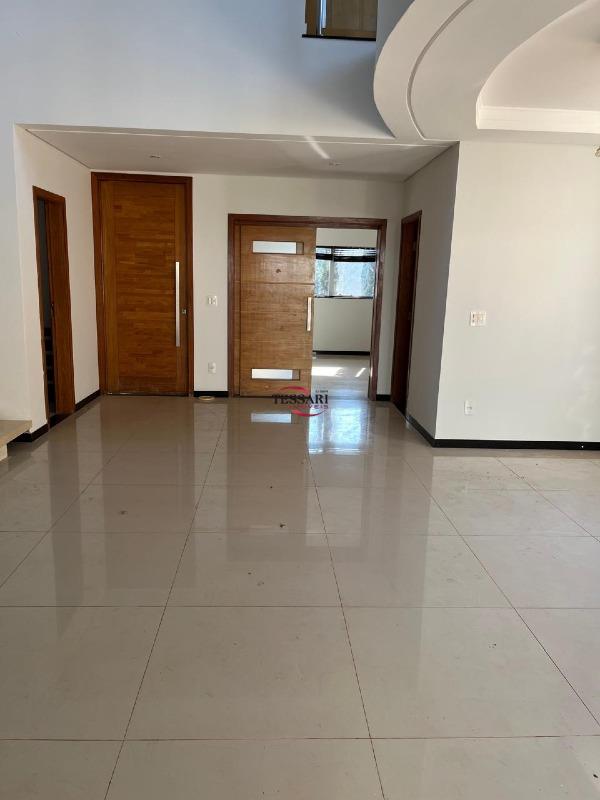 Casa de Condomínio com 3 quartos para aluguel, 220m² — foto 3 de 30