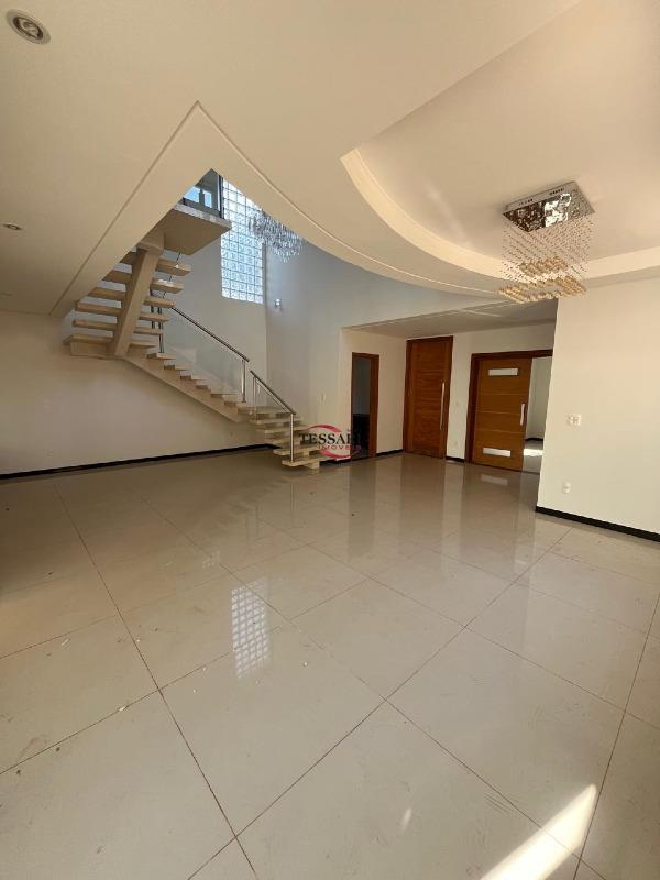Casa de Condomínio com 3 quartos para aluguel, 220m² — foto 4 de 30