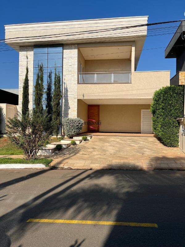 Casa de Condomínio com 3 quartos para aluguel, 220m² — foto 1 de 30