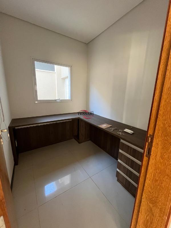 Casa de Condomínio com 3 quartos para aluguel, 220m² — foto 7 de 30