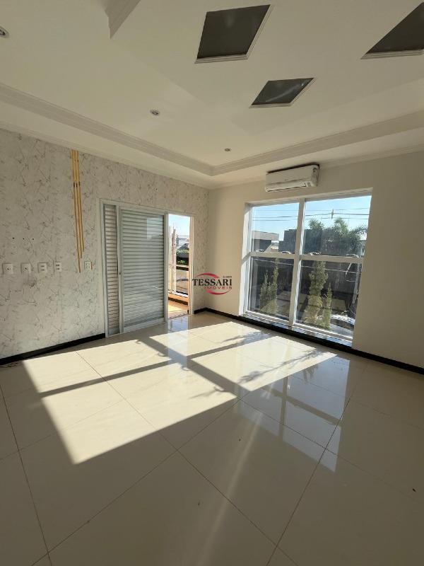 Casa de Condomínio com 3 quartos para aluguel, 220m² — foto 10 de 30