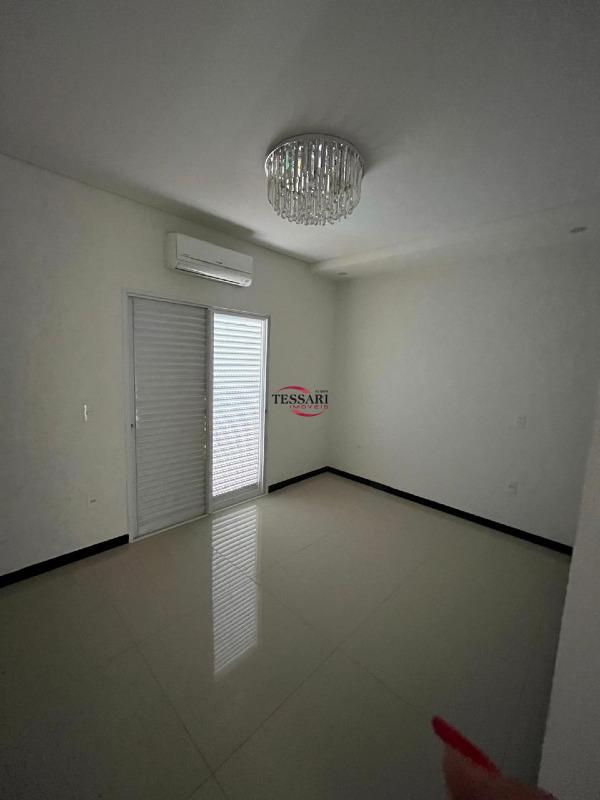 Casa de Condomínio com 3 quartos para aluguel, 220m² — foto 15 de 30