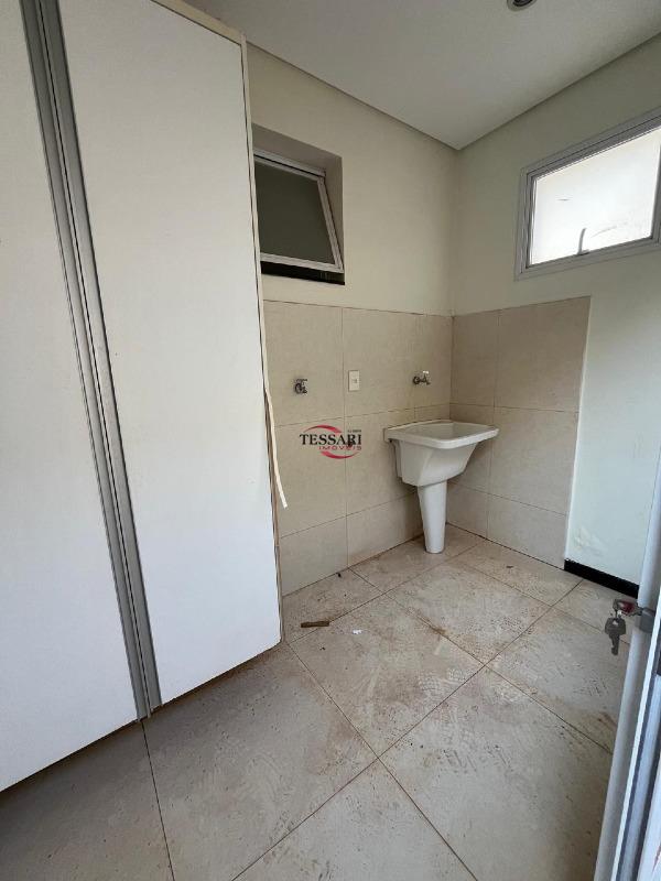 Casa de Condomínio com 3 quartos para aluguel, 220m² — foto 24 de 30