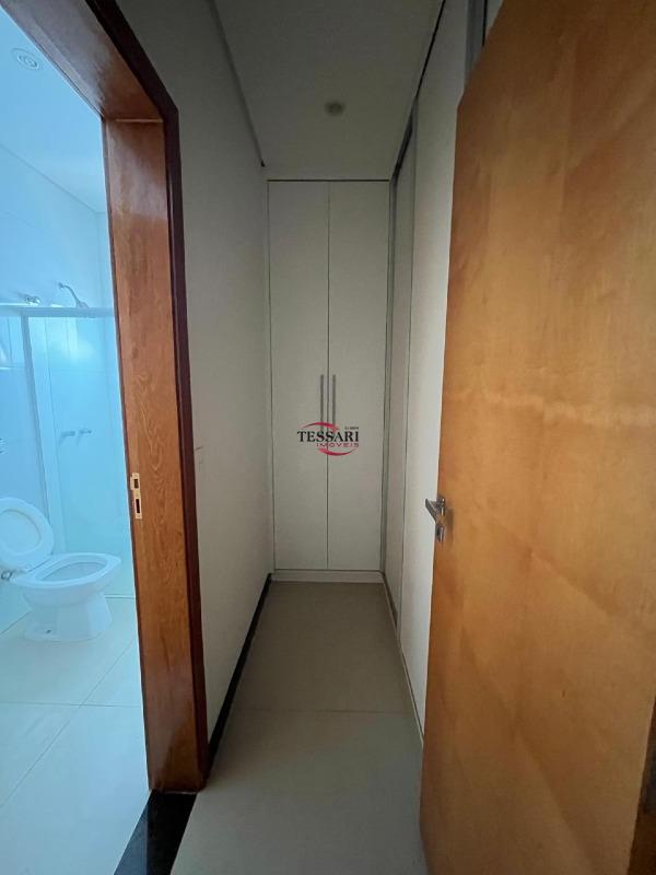 Casa de Condomínio com 3 quartos para aluguel, 220m² — foto 17 de 30