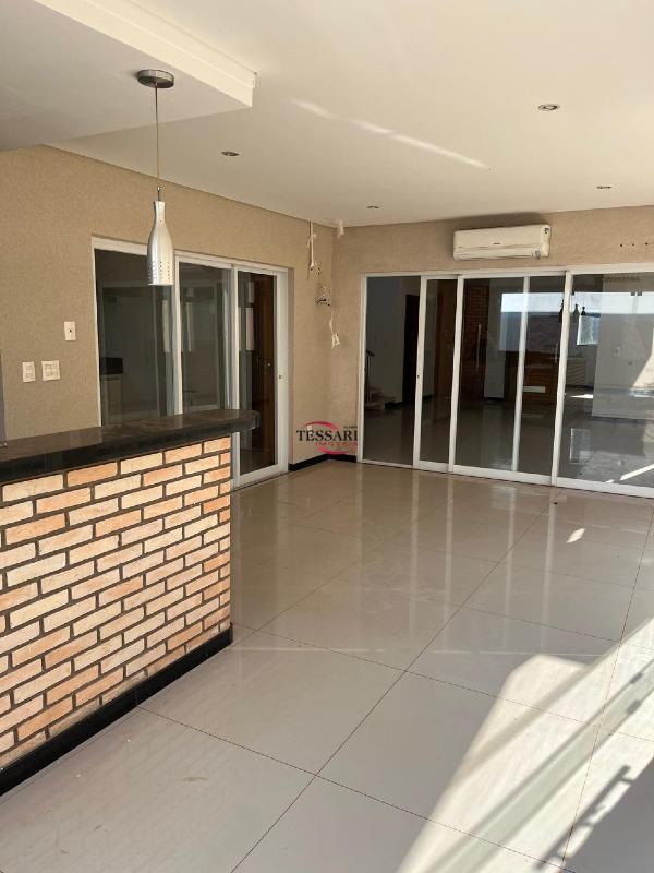 Casa de Condomínio com 3 quartos para aluguel, 220m² — foto 27 de 30