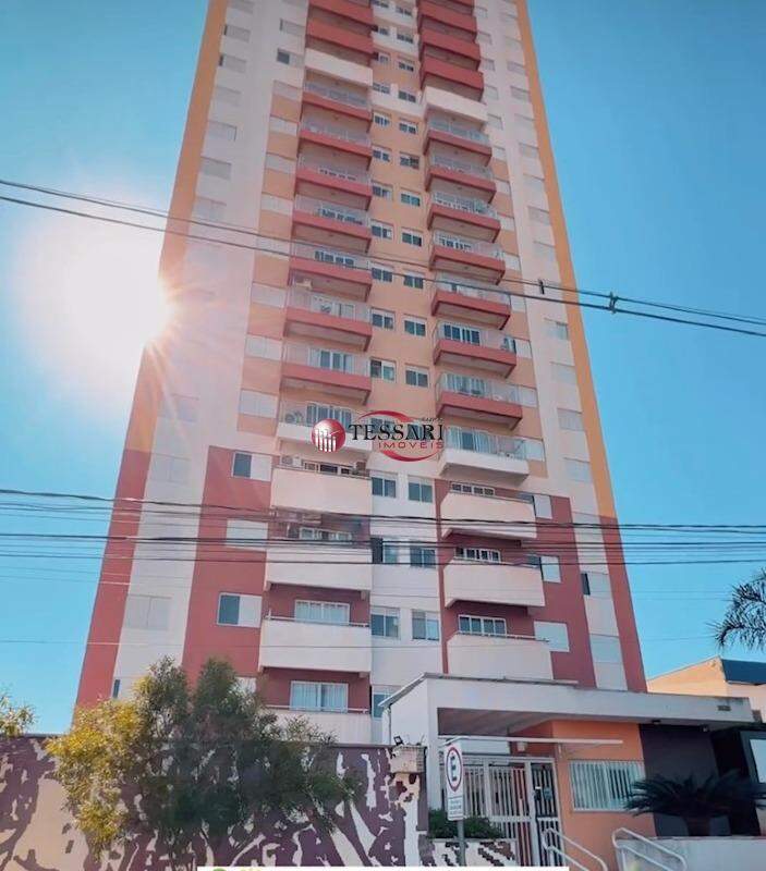 Apartamento com 2 quartos à venda, 70m² — foto 1 de 15