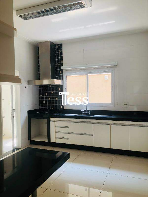 Casa de Condomínio com 3 quartos para aluguel, 278m² — foto 21 de 30