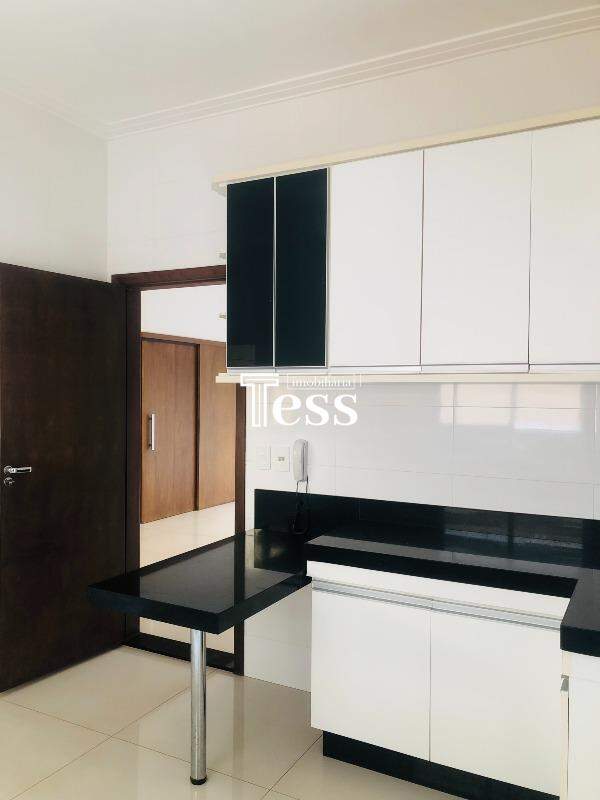 Casa de Condomínio com 3 quartos para aluguel, 278m² — foto 22 de 30