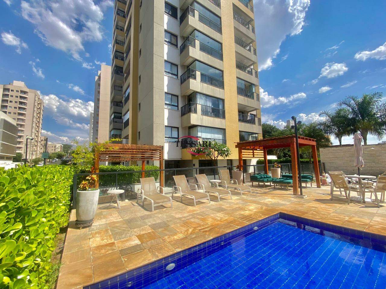 Apartamento com 1 quarto para aluguel, 42m² — foto 1 de 18