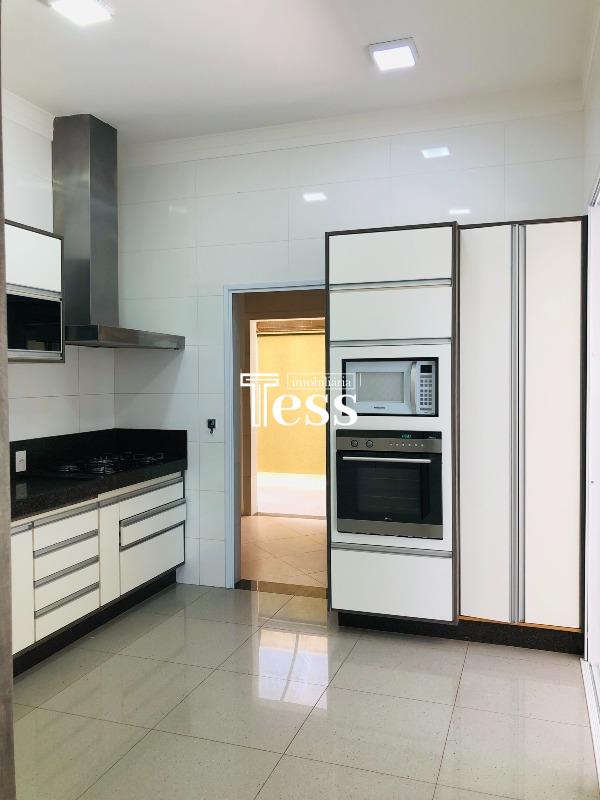 Casa de Condomínio com 3 quartos para aluguel, 248m² — foto 22 de 27