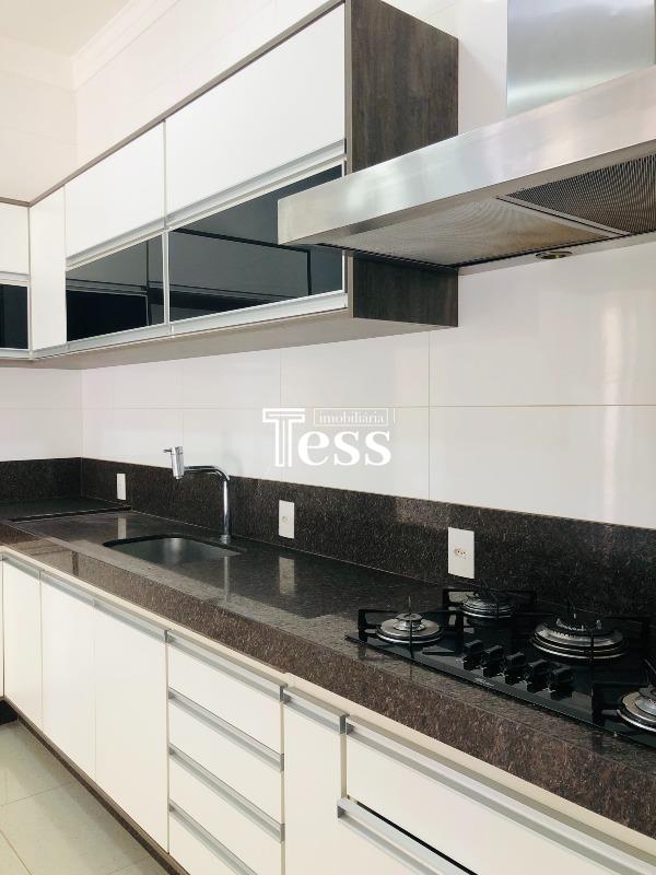 Casa de Condomínio com 3 quartos para aluguel, 248m² — foto 20 de 27