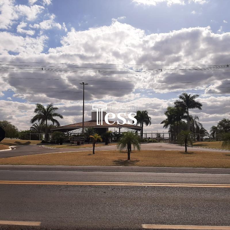 Terreno / Lote / Condomínio à venda, 900m² — foto 1 de 4