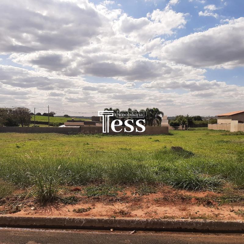 Terreno / Lote / Condomínio à venda, 900m² — foto 2 de 4